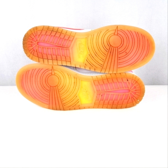 Jordan 1 Mid GS SE 'EdgeGlow' Size 6.5Y - Picture 7 of 9